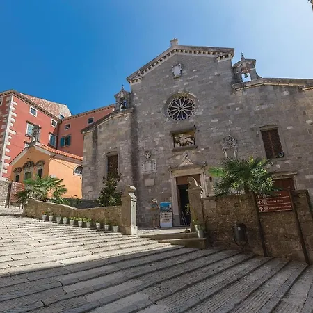 Stunning In Labin With Outdoor Swimming Pool